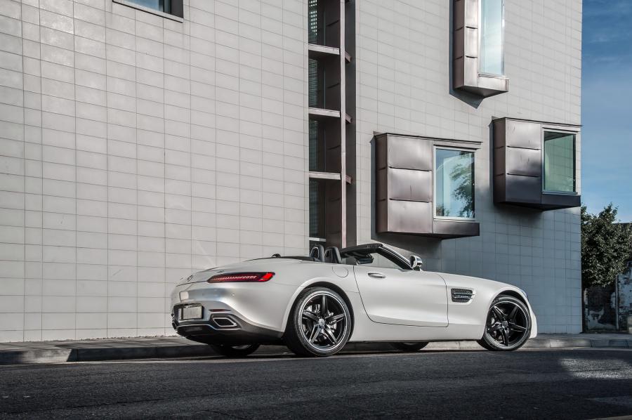  Mercedes-AMG GT Roadster 2017 года  (UK) (фото 8 из 40)
